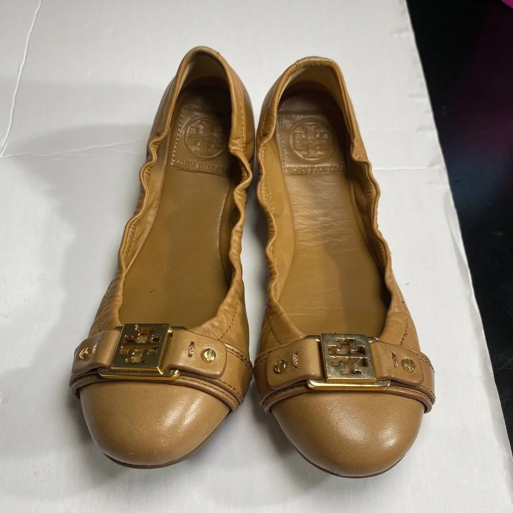 Tory Burch Ambrose Gold Logo Reva Cap Toe Ballet Flats Classic Tan Leather‎ 5.5